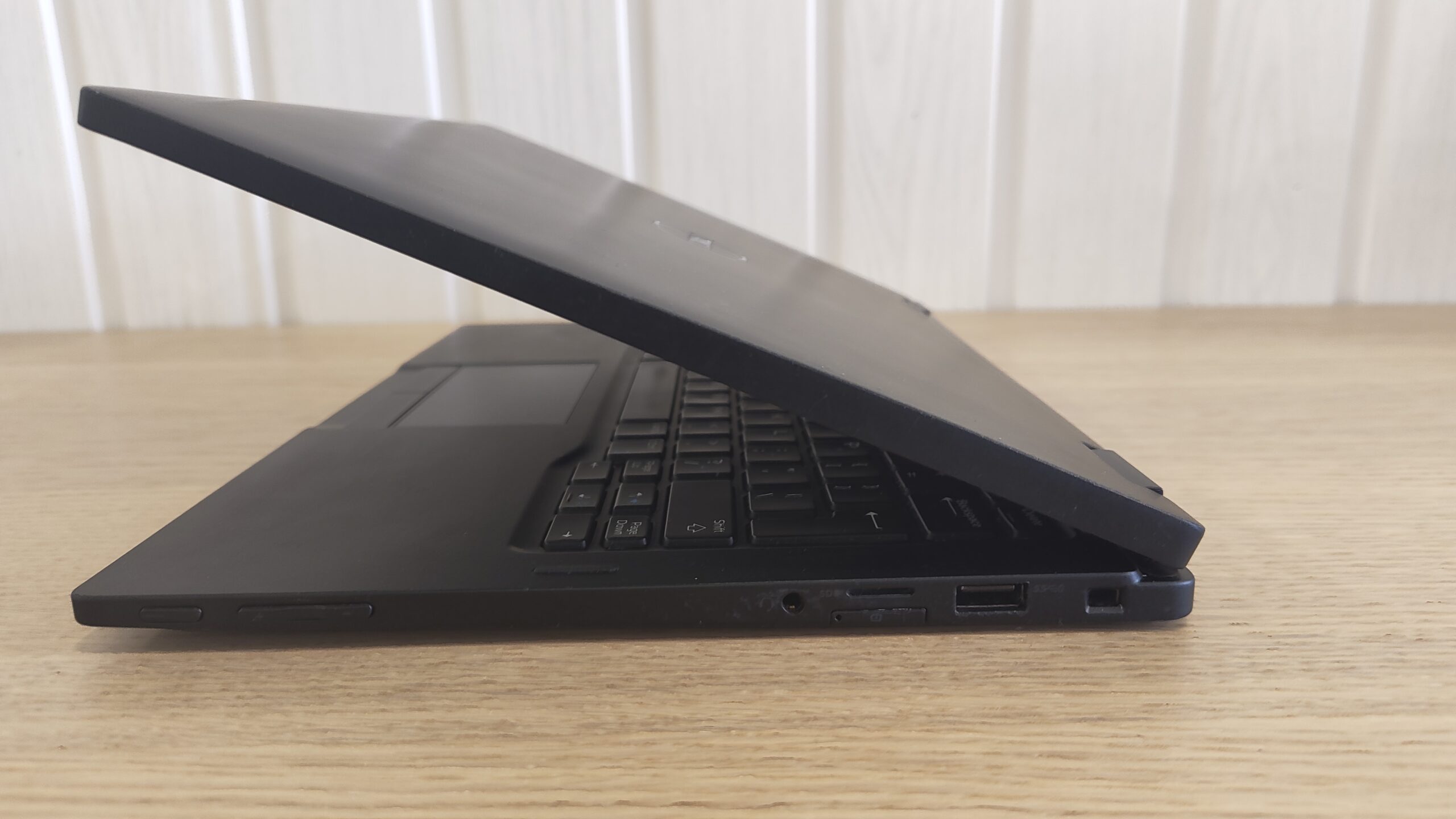 Laptop Dotykowy x360 Dell Latitude 7390 2 w 1</br>13,3" 1920x1080 Full HD</br>I5-8350U 8GB 256GB Windows 11 - obrazek 18