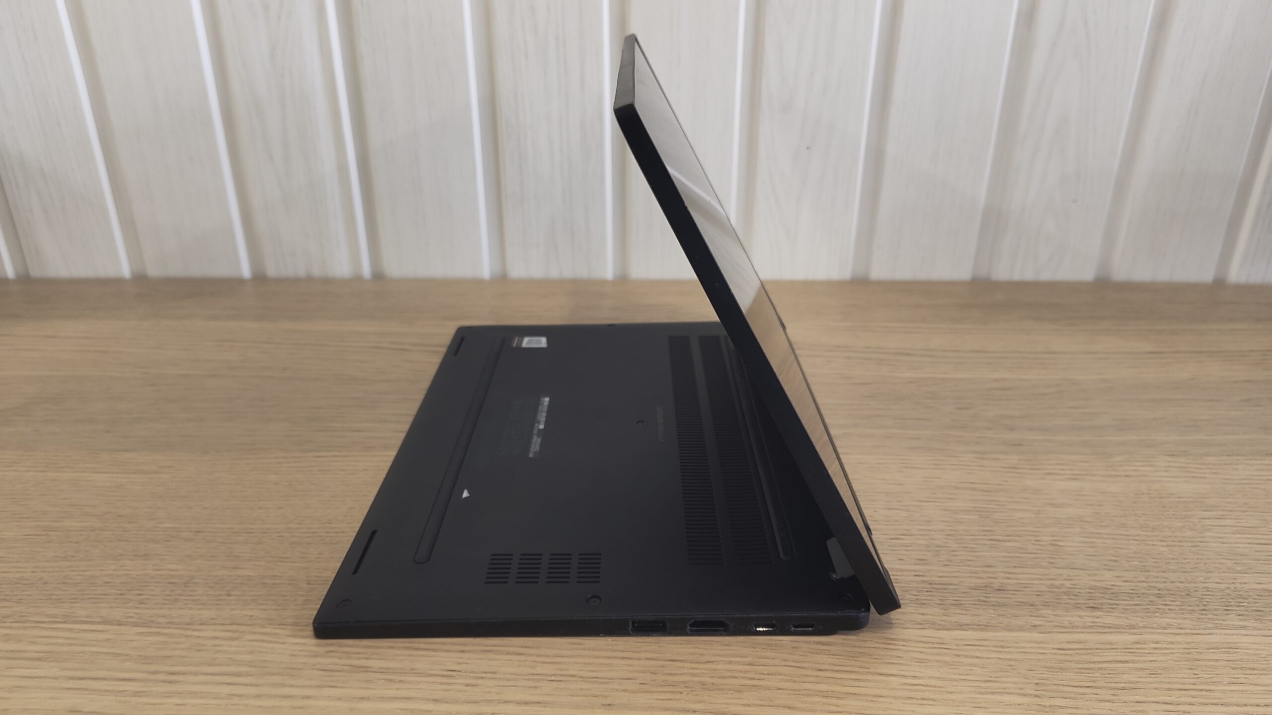 Laptop Dotykowy x360 Dell Latitude 7390 2 w 1</br>13,3" 1920x1080 Full HD</br>I5-8350U 8GB 256GB Windows 11 - obrazek 16