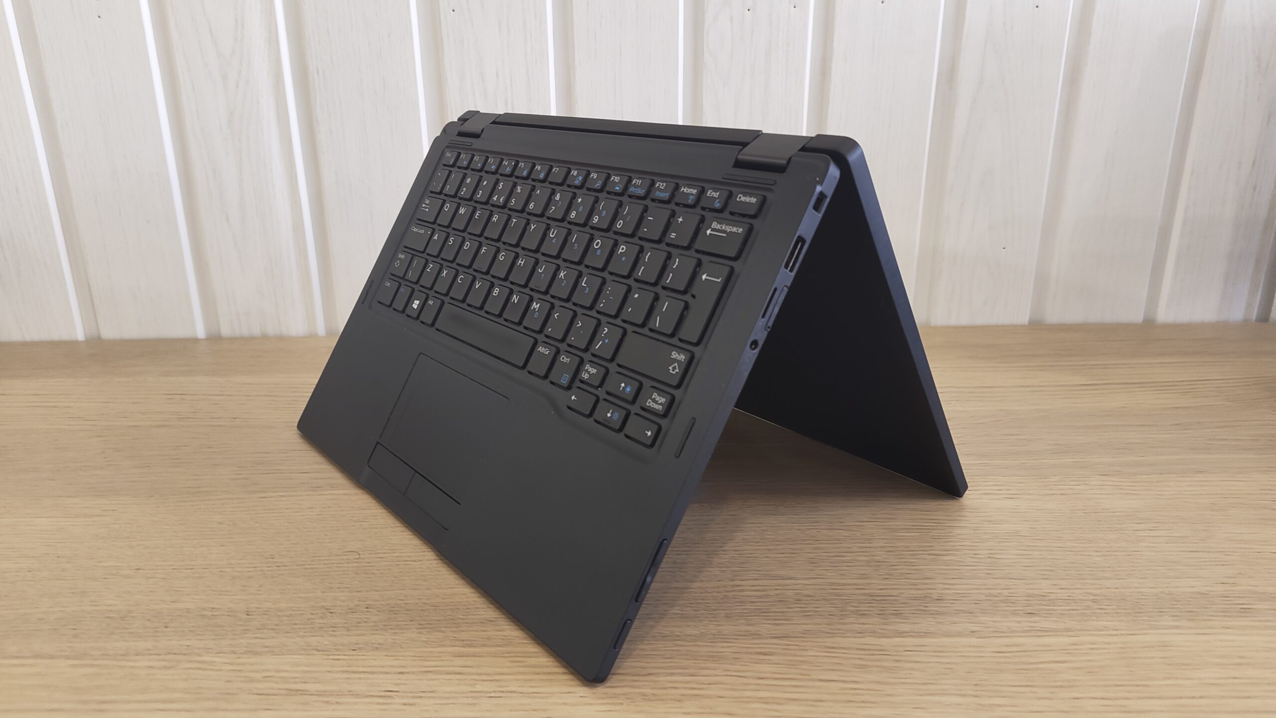 Laptop Dotykowy x360 Dell Latitude 7390 2 w 1</br>13,3" 1920x1080 Full HD</br>I5-8350U 8GB 256GB Windows 11 - obrazek 15