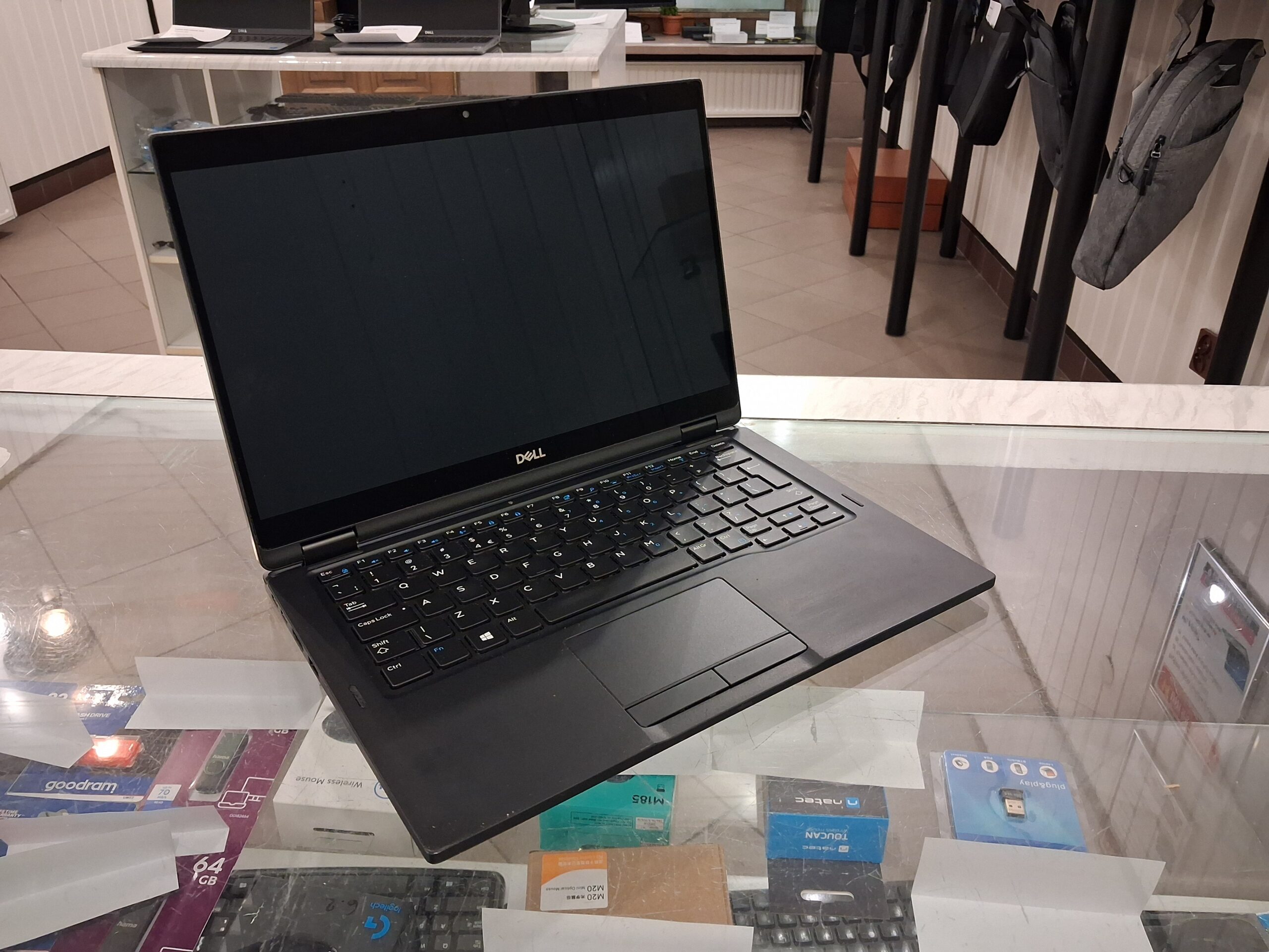 Laptop Dotykowy x360 Dell Latitude 7390 2 w 1</br>13,3" 1920x1080 Full HD</br>I5-8350U 8GB 256GB Windows 11 - obrazek 8
